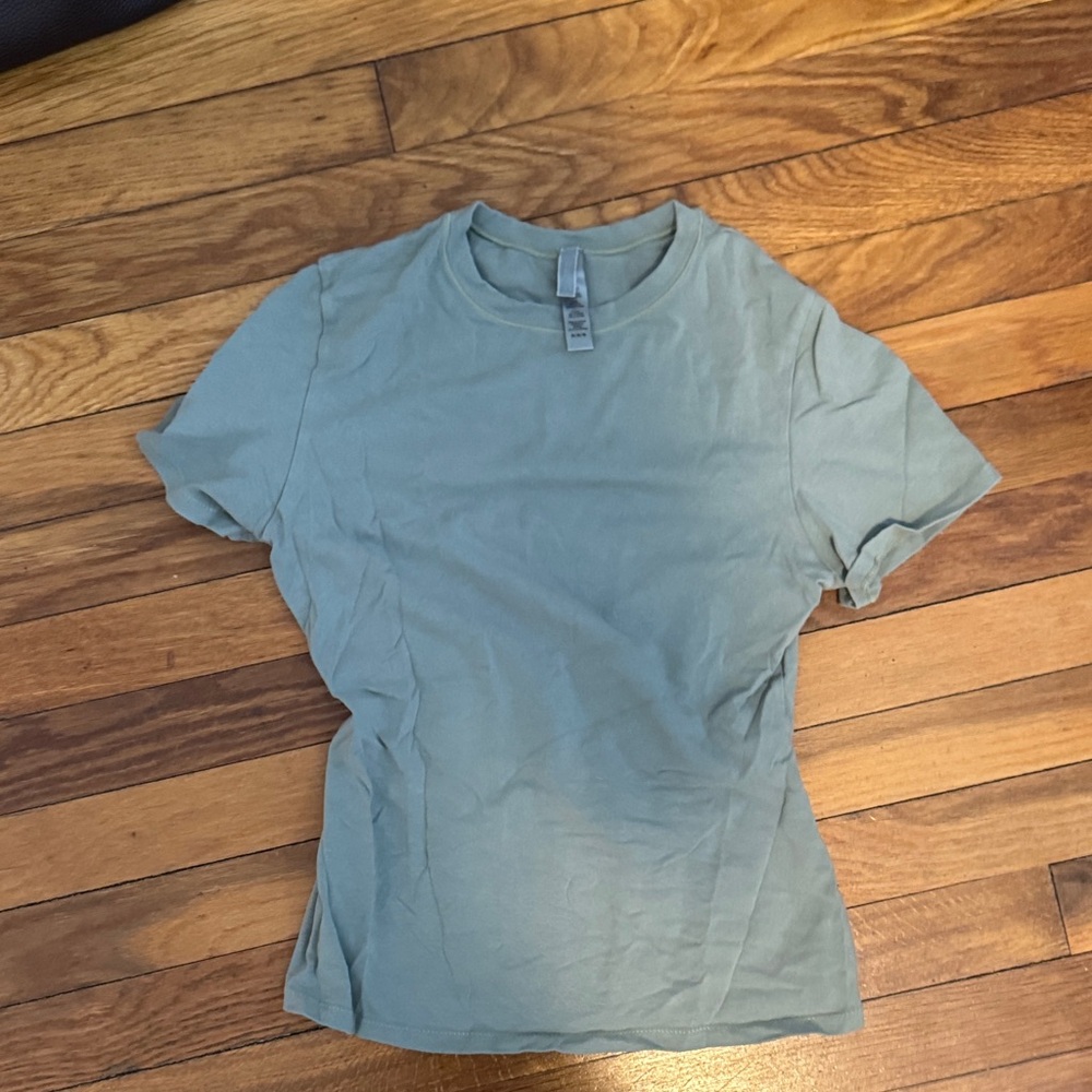 Skims tshirt in green
